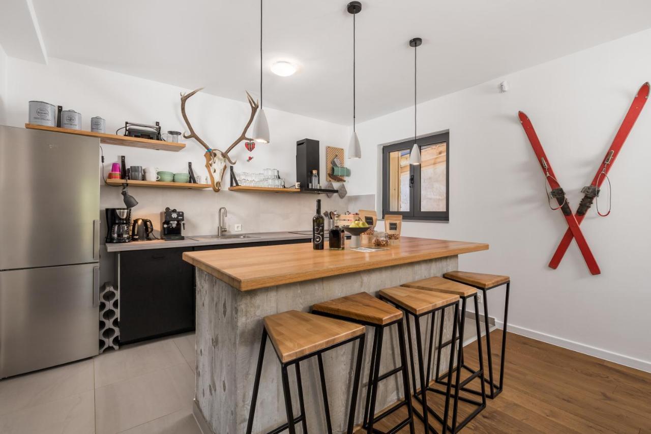 Modern Alpine Monsalbius Chalet Baske Ostarije Ngoại thất bức ảnh