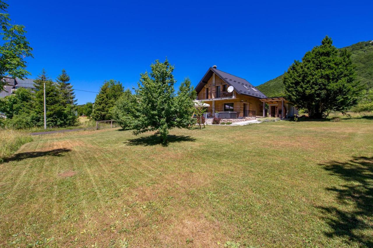Modern Alpine Monsalbius Chalet Baske Ostarije Ngoại thất bức ảnh