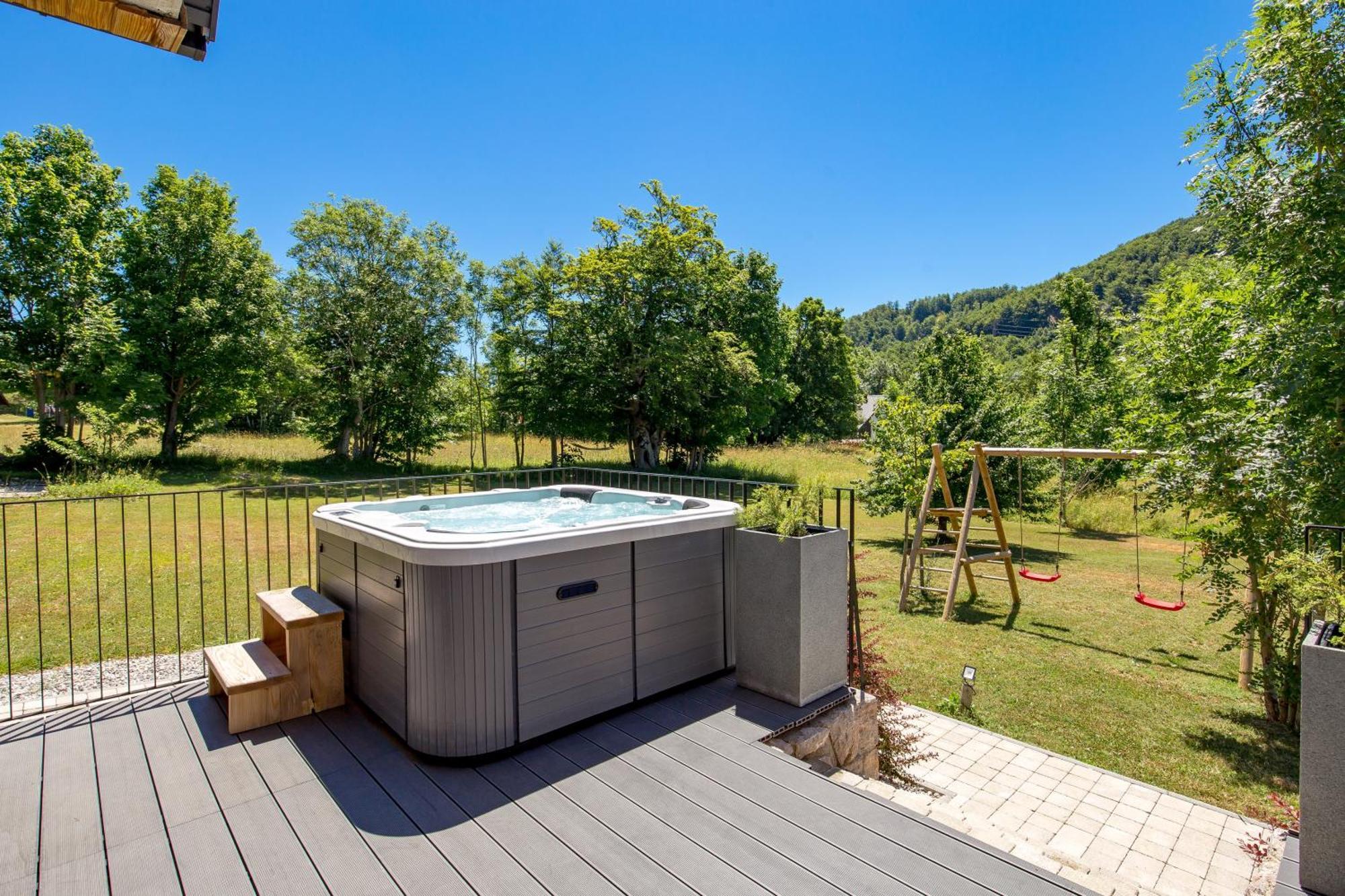 Modern Alpine Monsalbius Chalet Baske Ostarije Ngoại thất bức ảnh